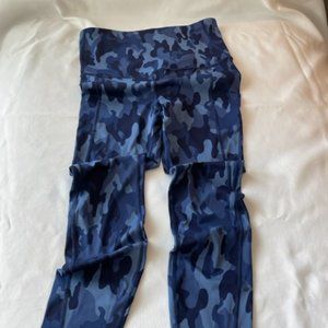 GAP maternity blue camo leggings, size Small